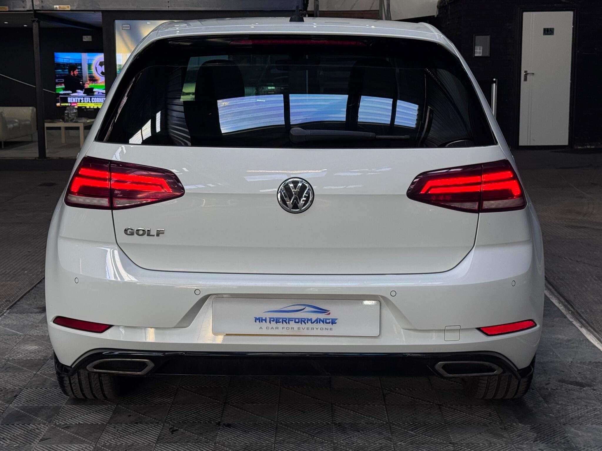 Volkswagen Golf view 4