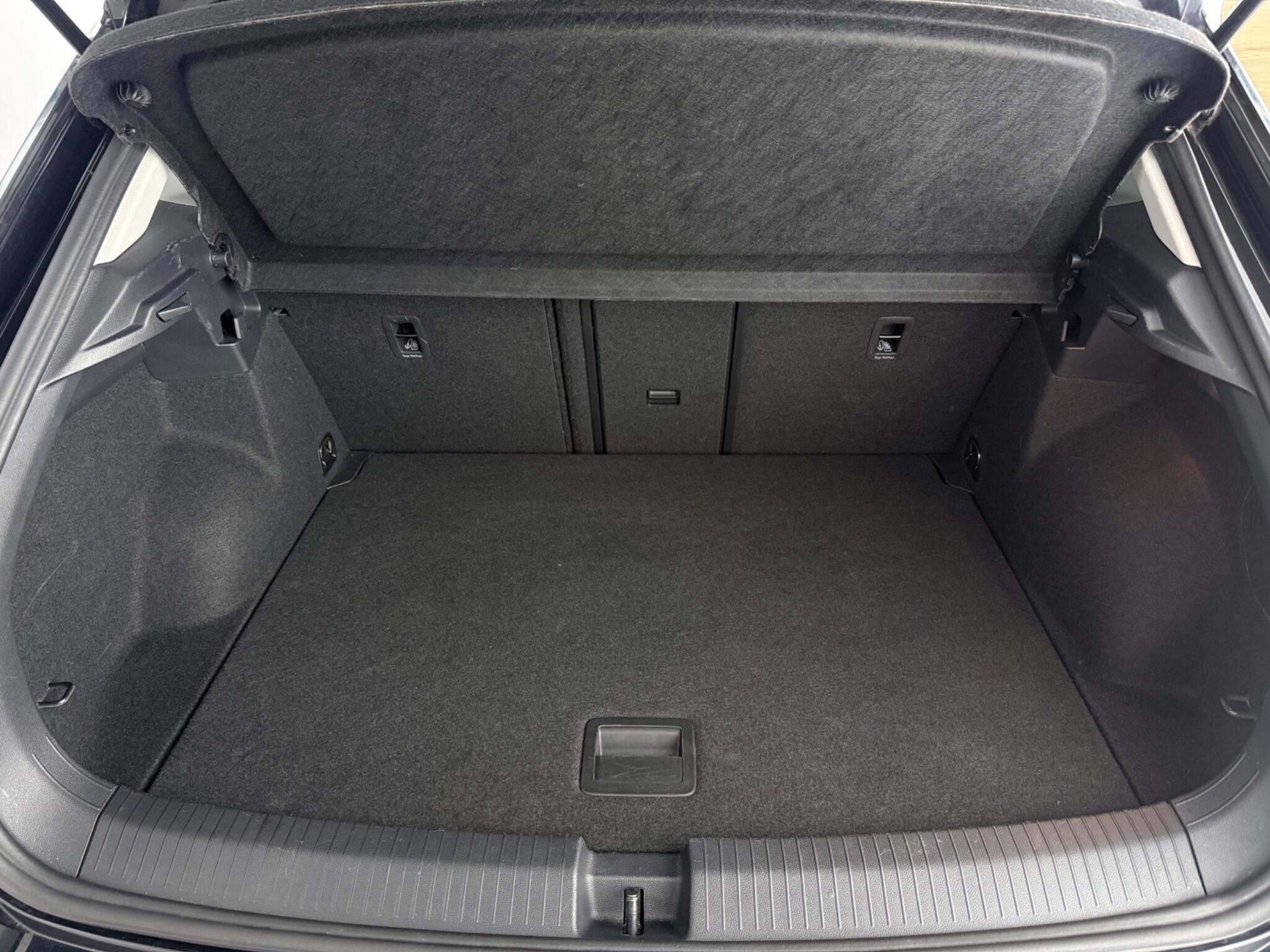 Volkswagen T-Roc view 7