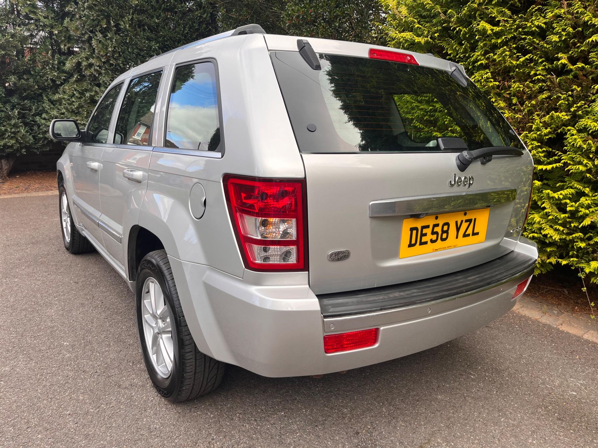 Jeep Grand Cherokee view 9