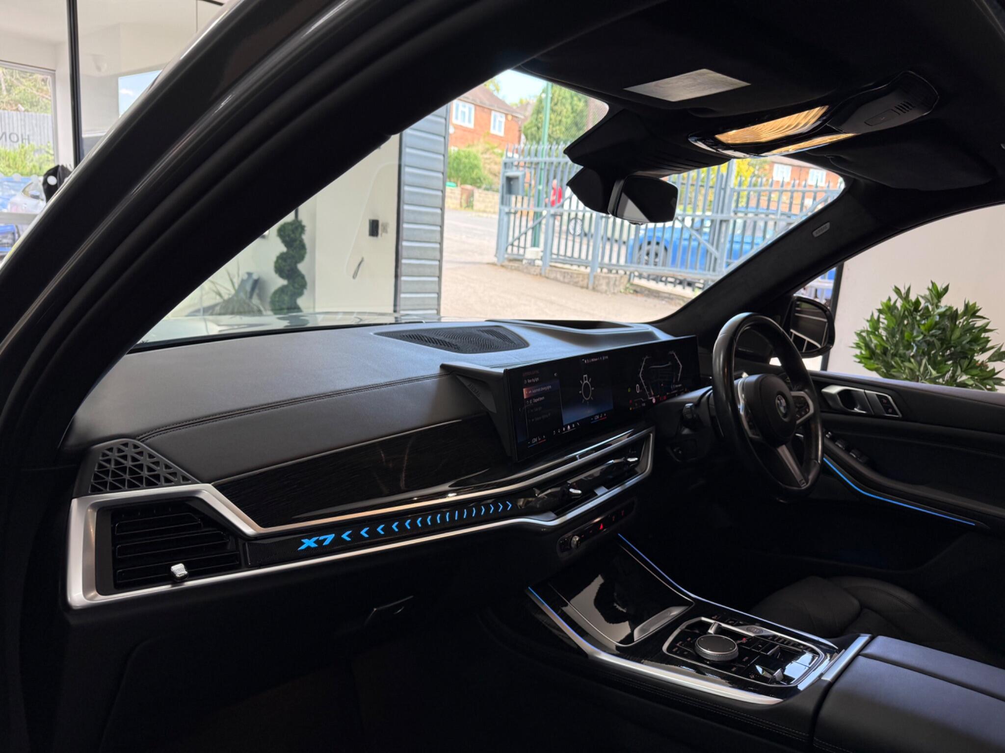 BMW X7 view 92