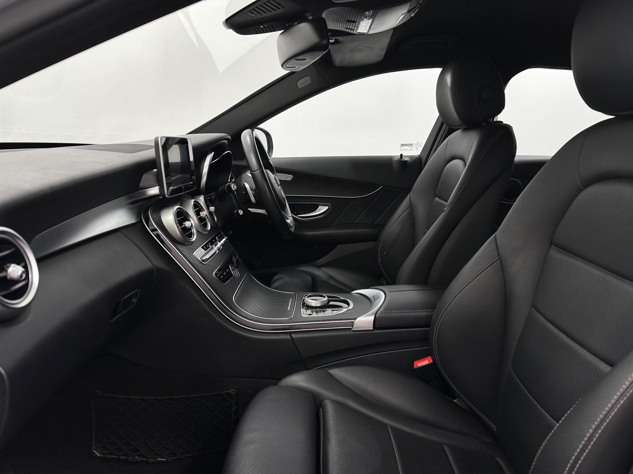 Mercedes-Benz C-Class view 36
