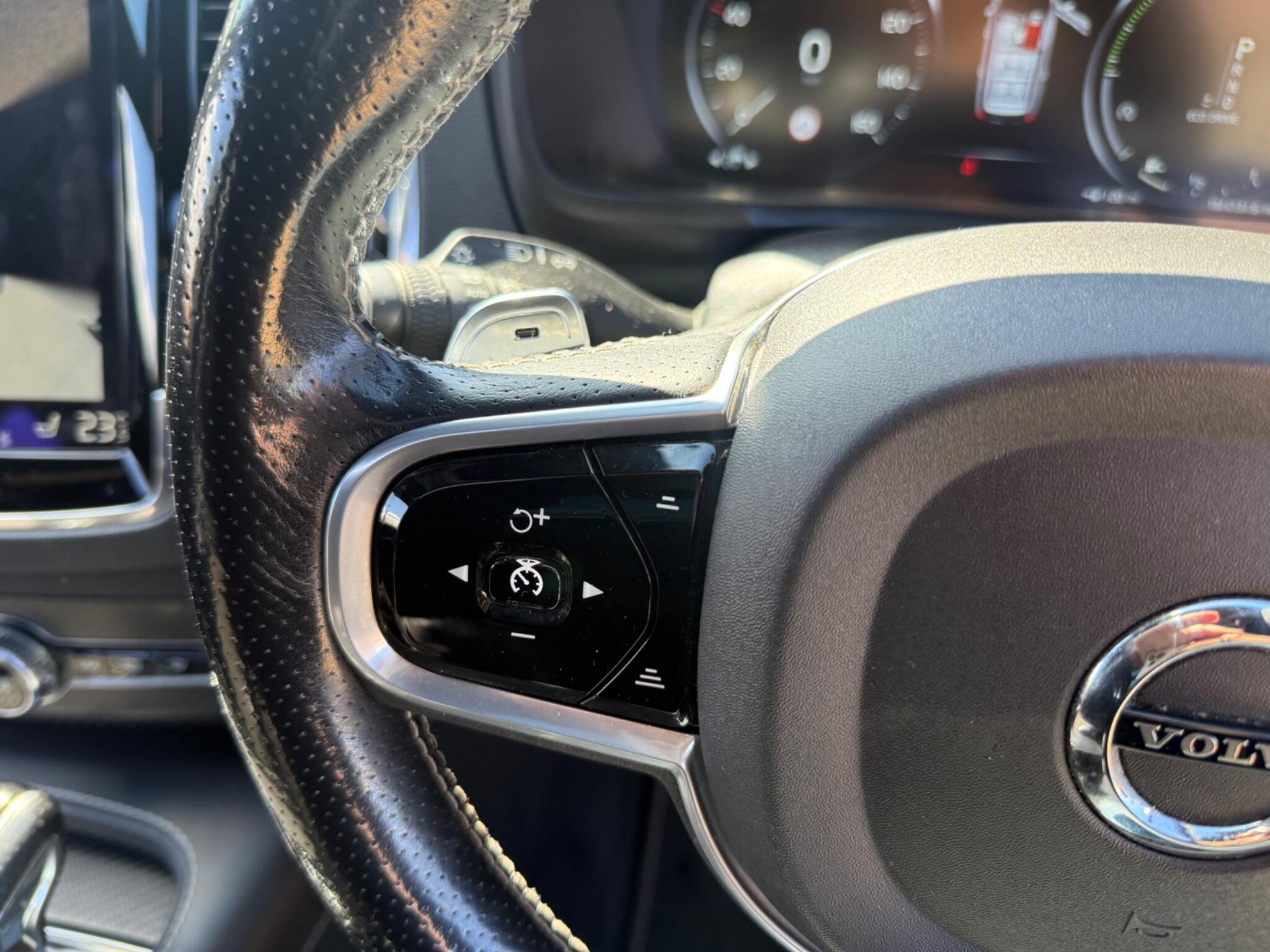 Volvo XC90 view 26