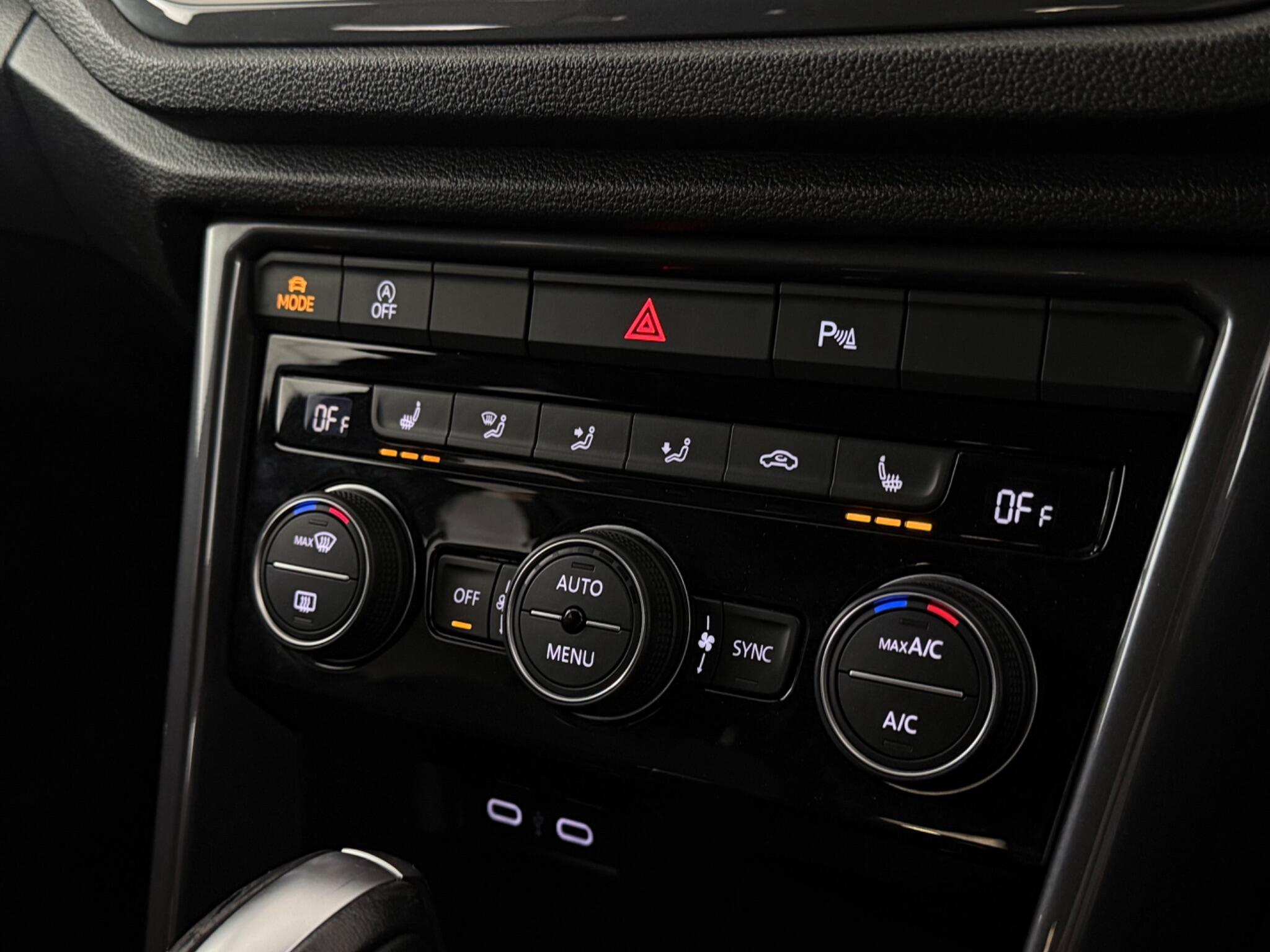 Volkswagen T-Roc view 22