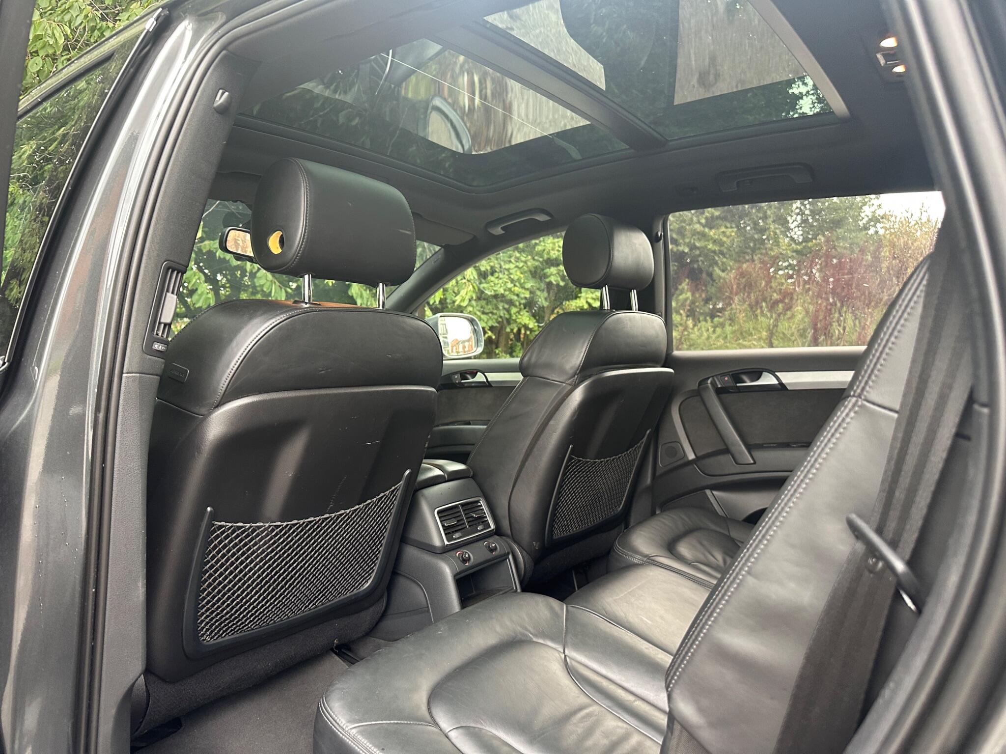 Audi Q7 view 32
