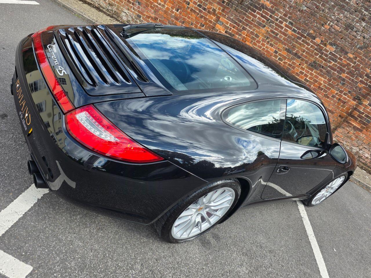 Porsche 911 view 31