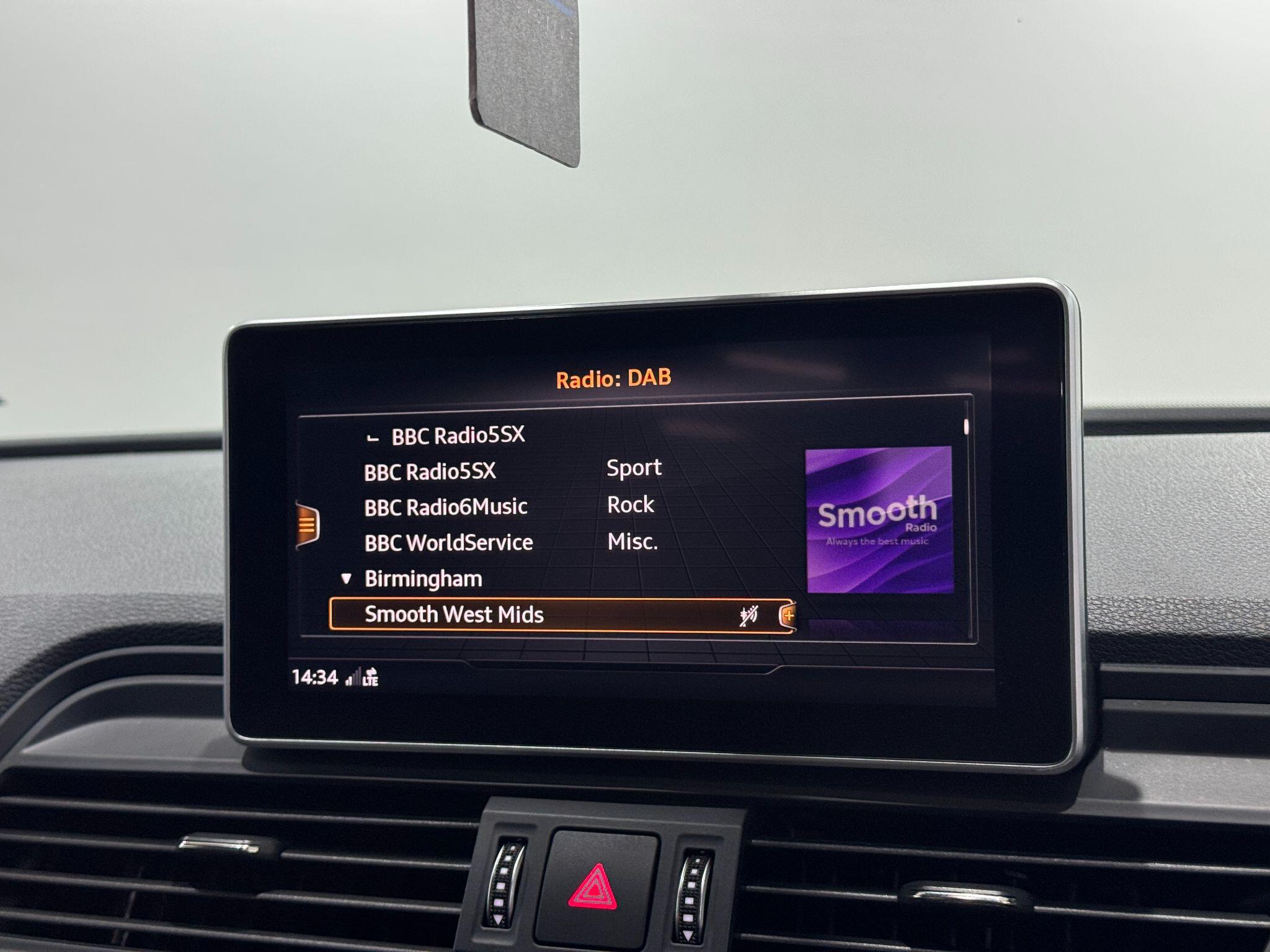 Audi SQ5 view 32