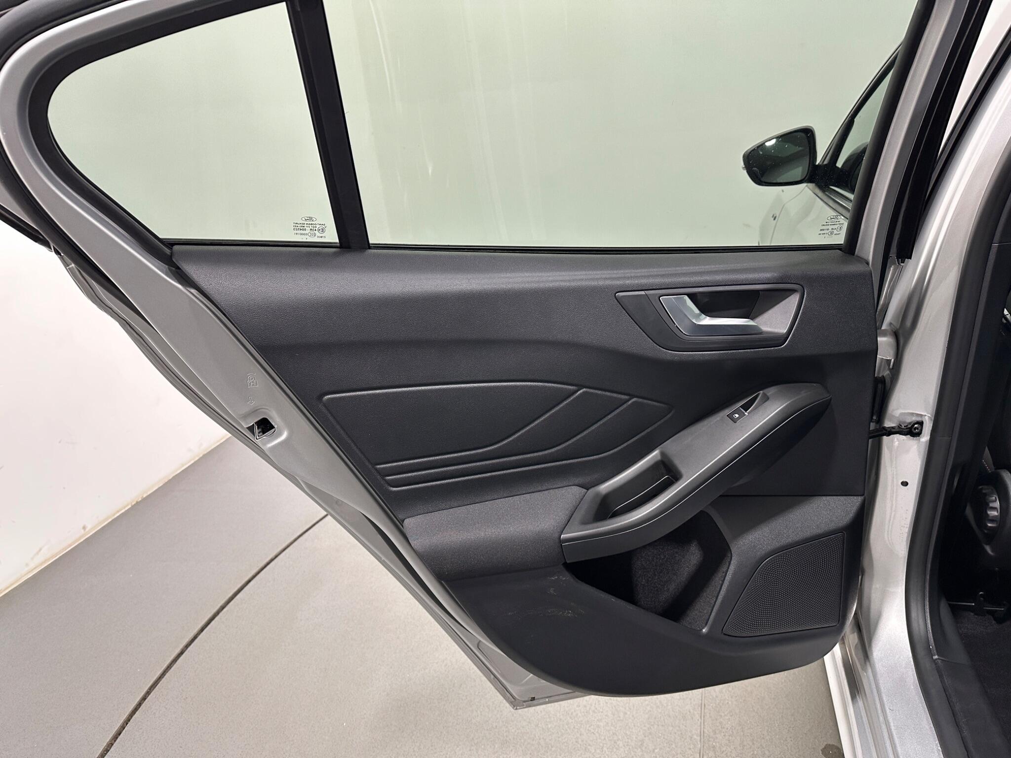 Ford Focus view 39