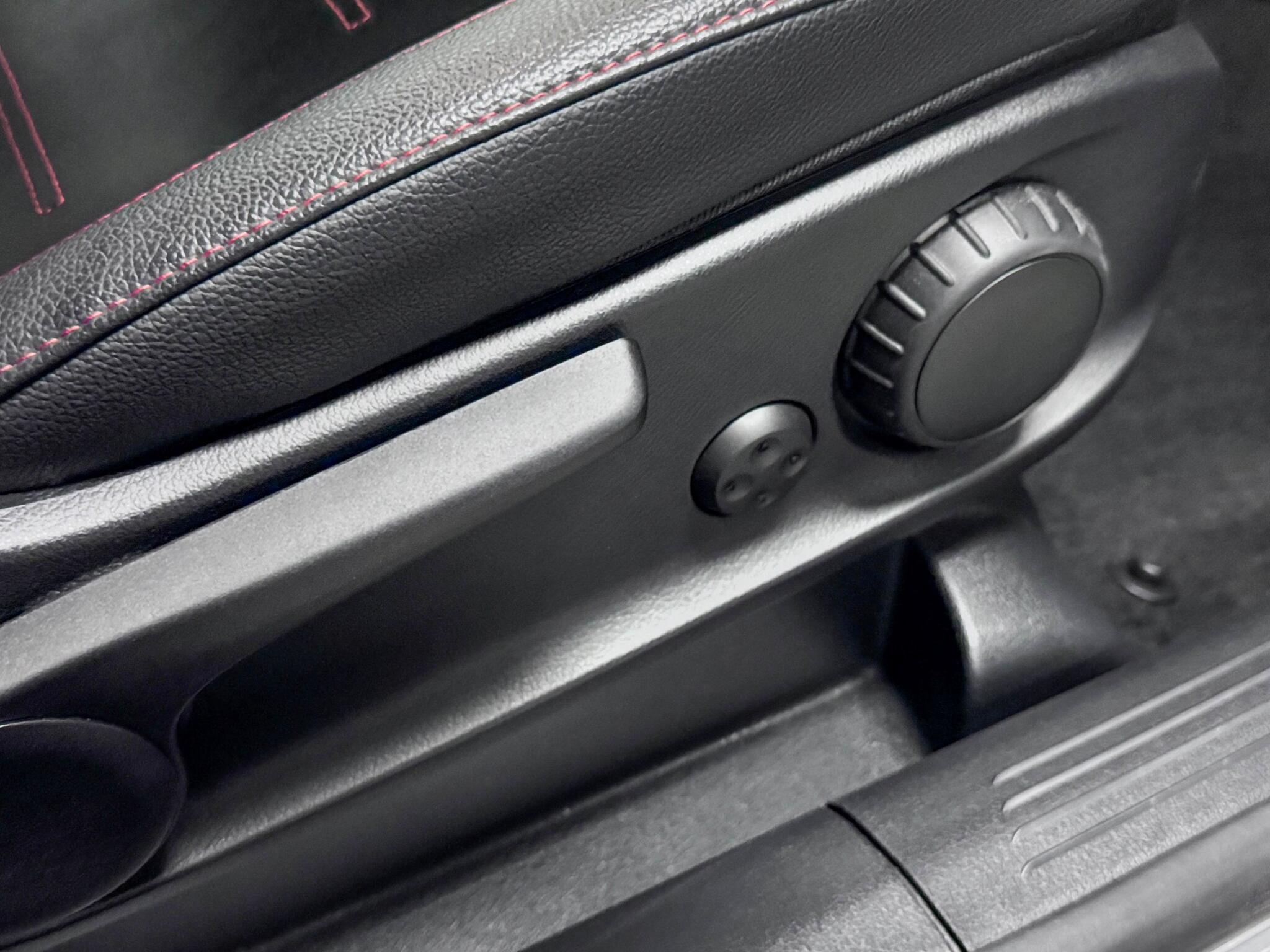 Mercedes-Benz Gla view 14
