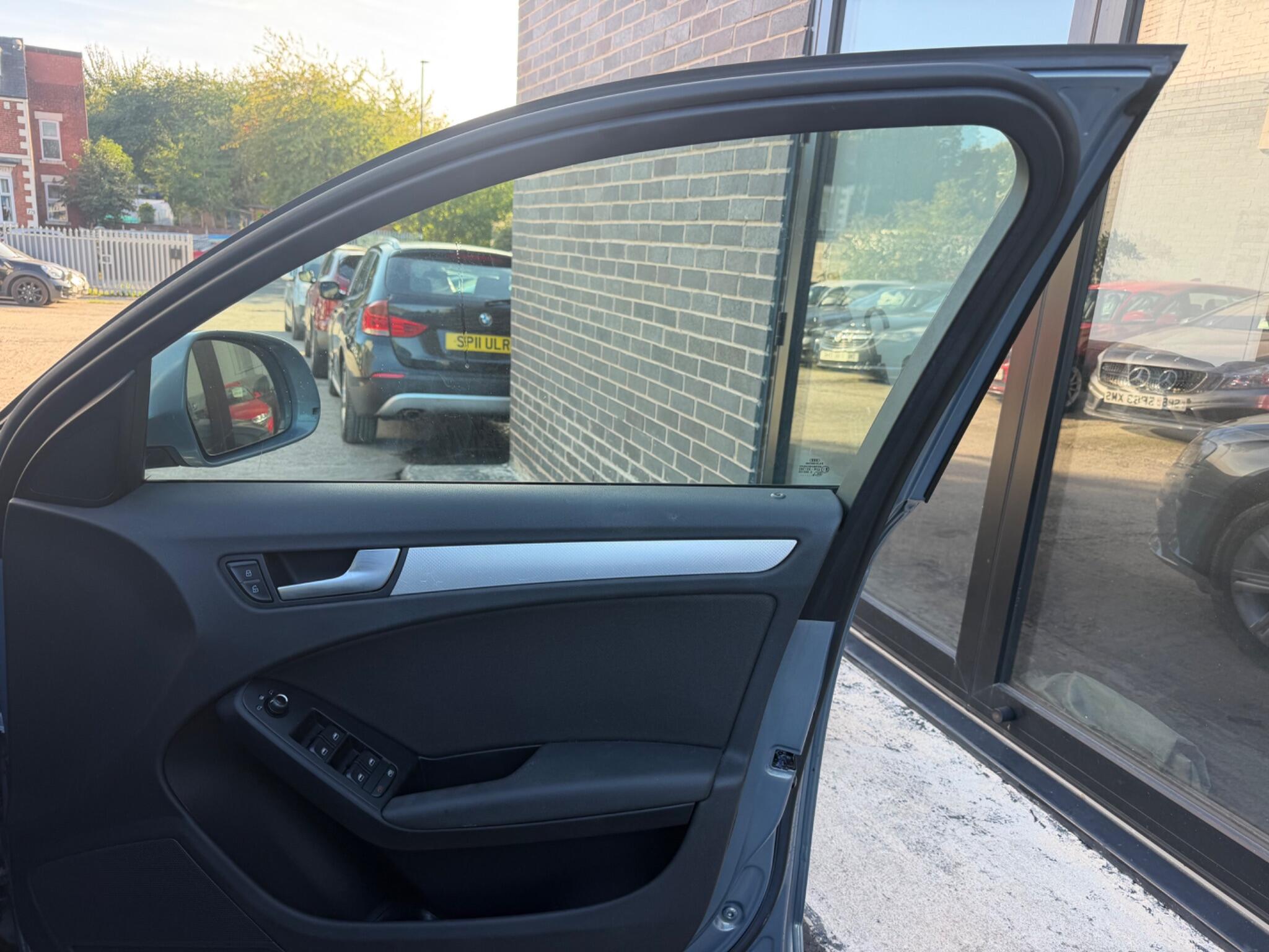 Audi A4 view 9