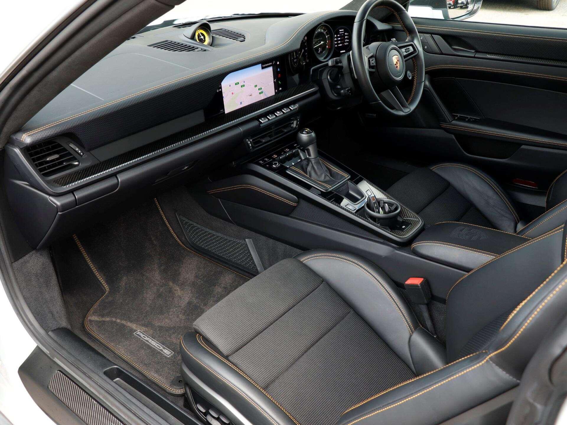 Porsche 911 view 9