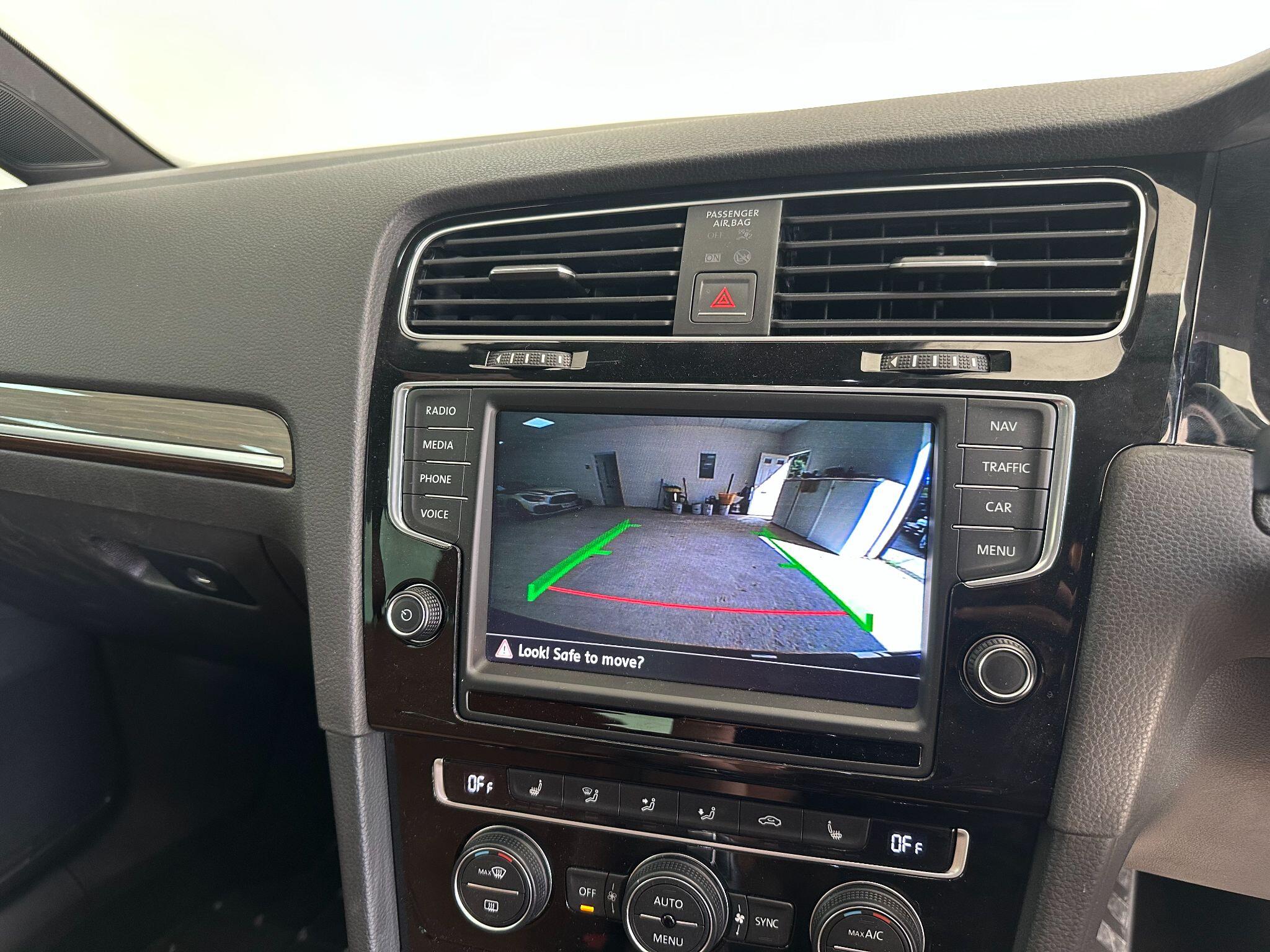 2015 Volkswagen Golf image 23