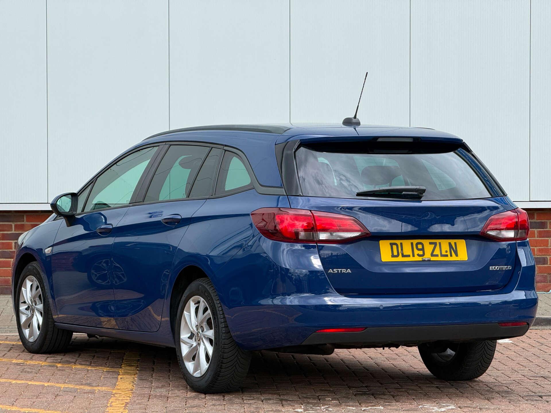 Vauxhall Astra view 4