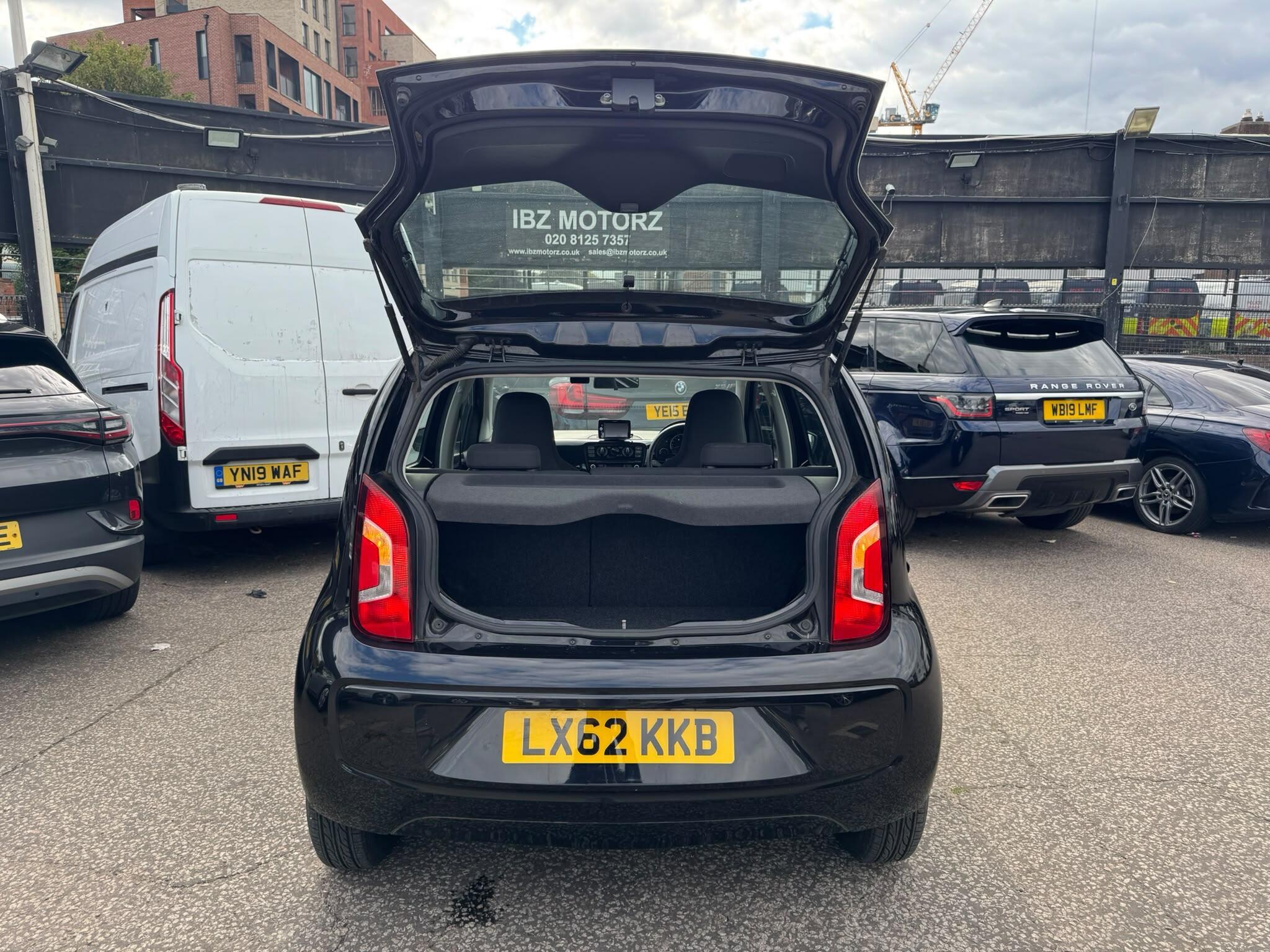 Volkswagen Up! view 29