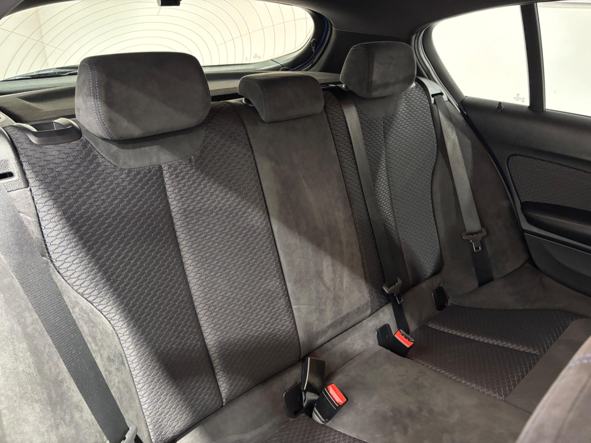BMW 1 Series view 19