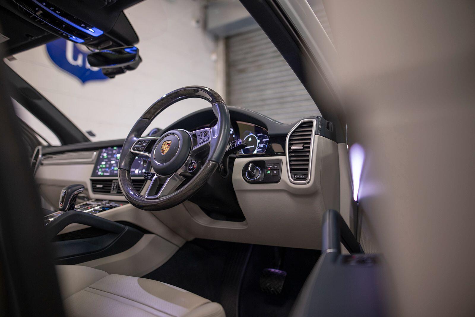 Porsche Cayenne view 73