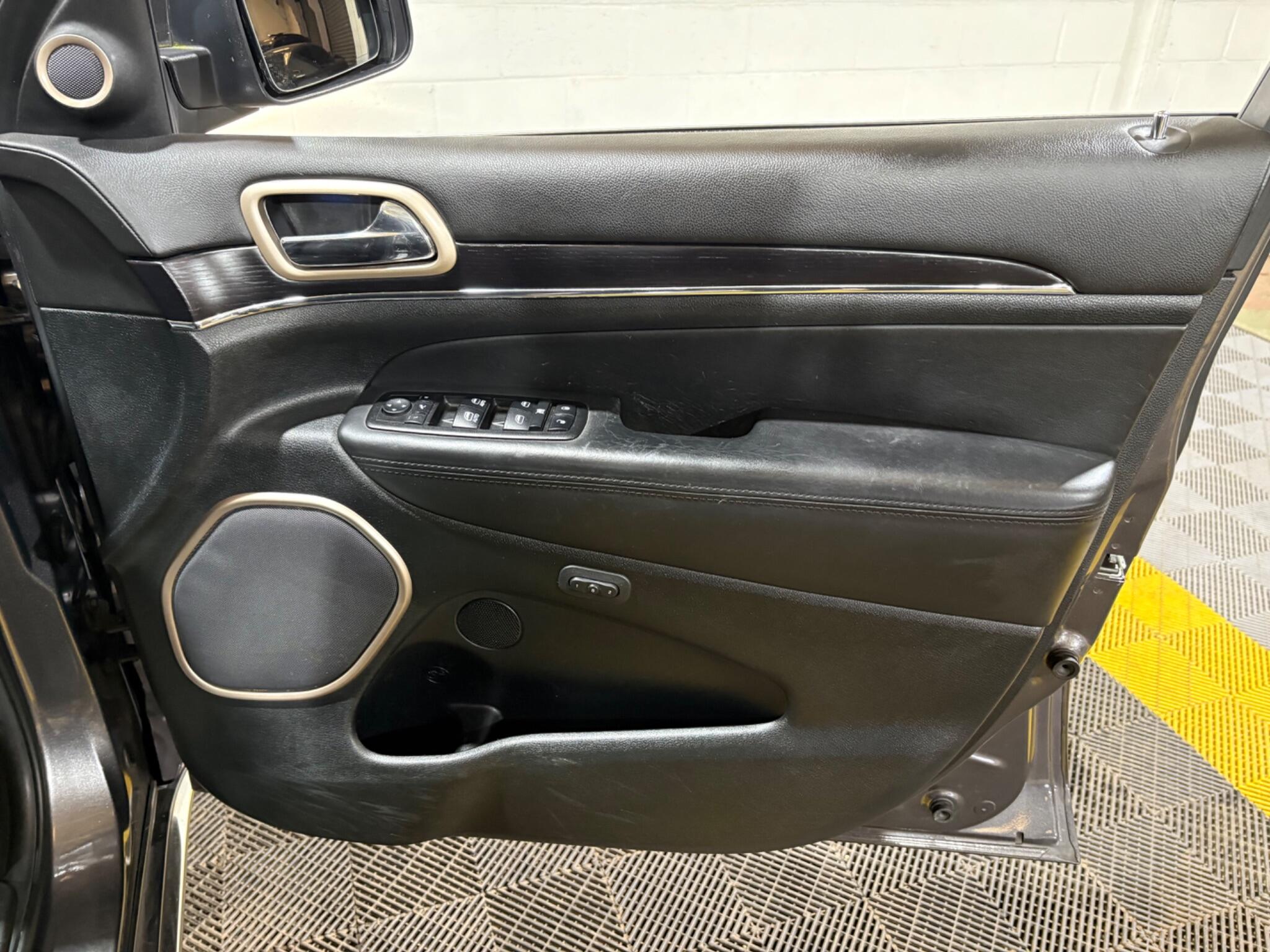 Jeep Grand Cherokee view 47