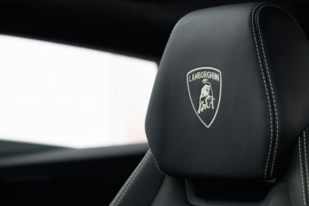 Lamborghini Urus view 74