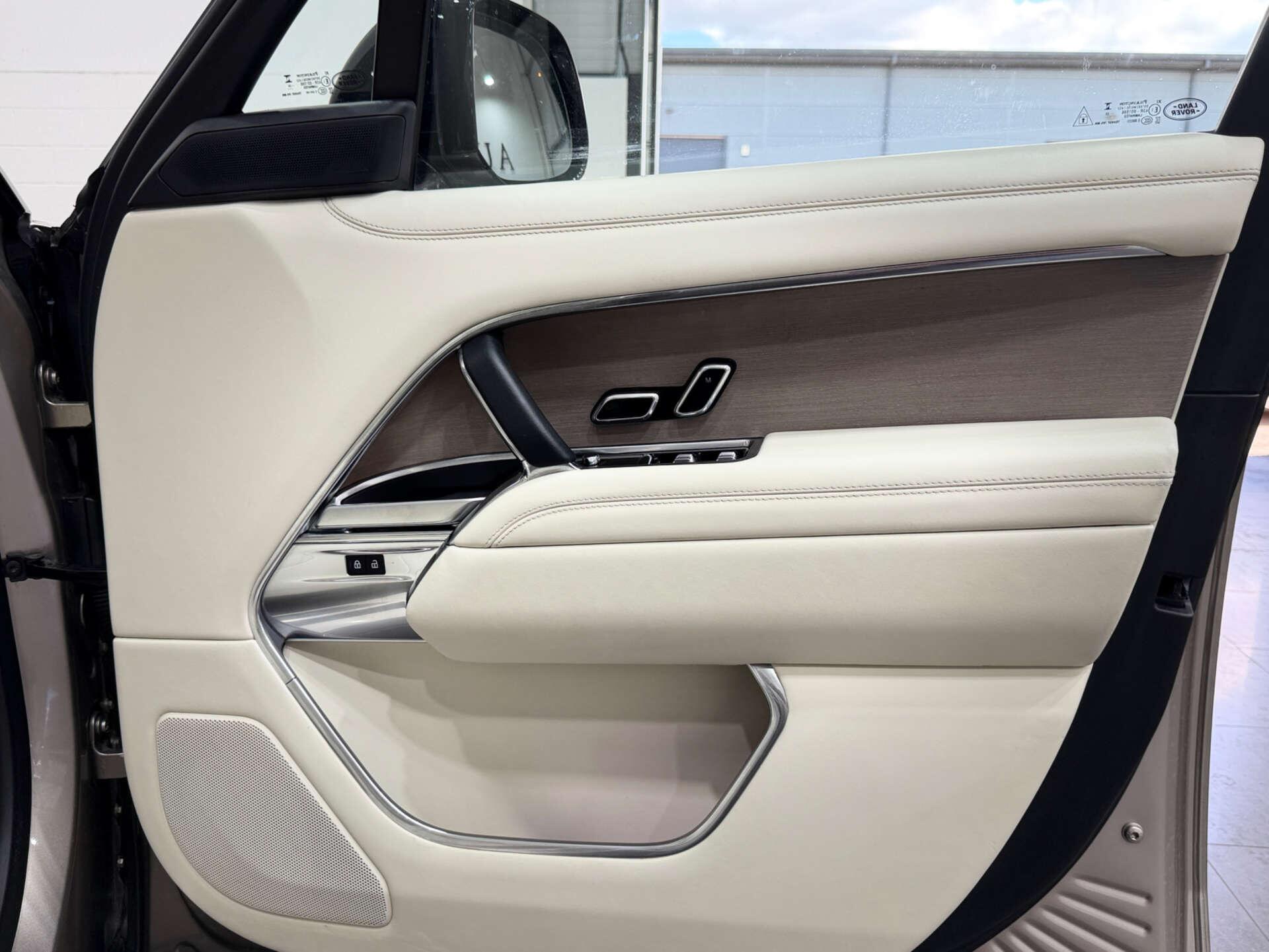Land Rover Range Rover view 38