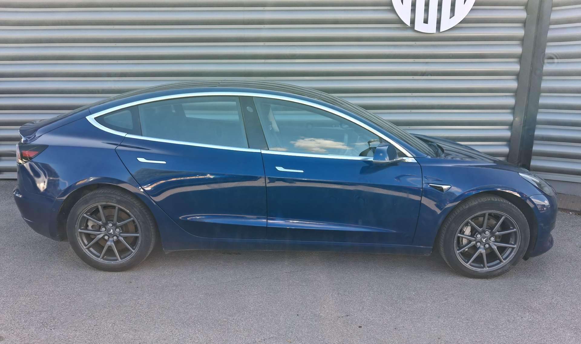 Tesla Model 3 view 6