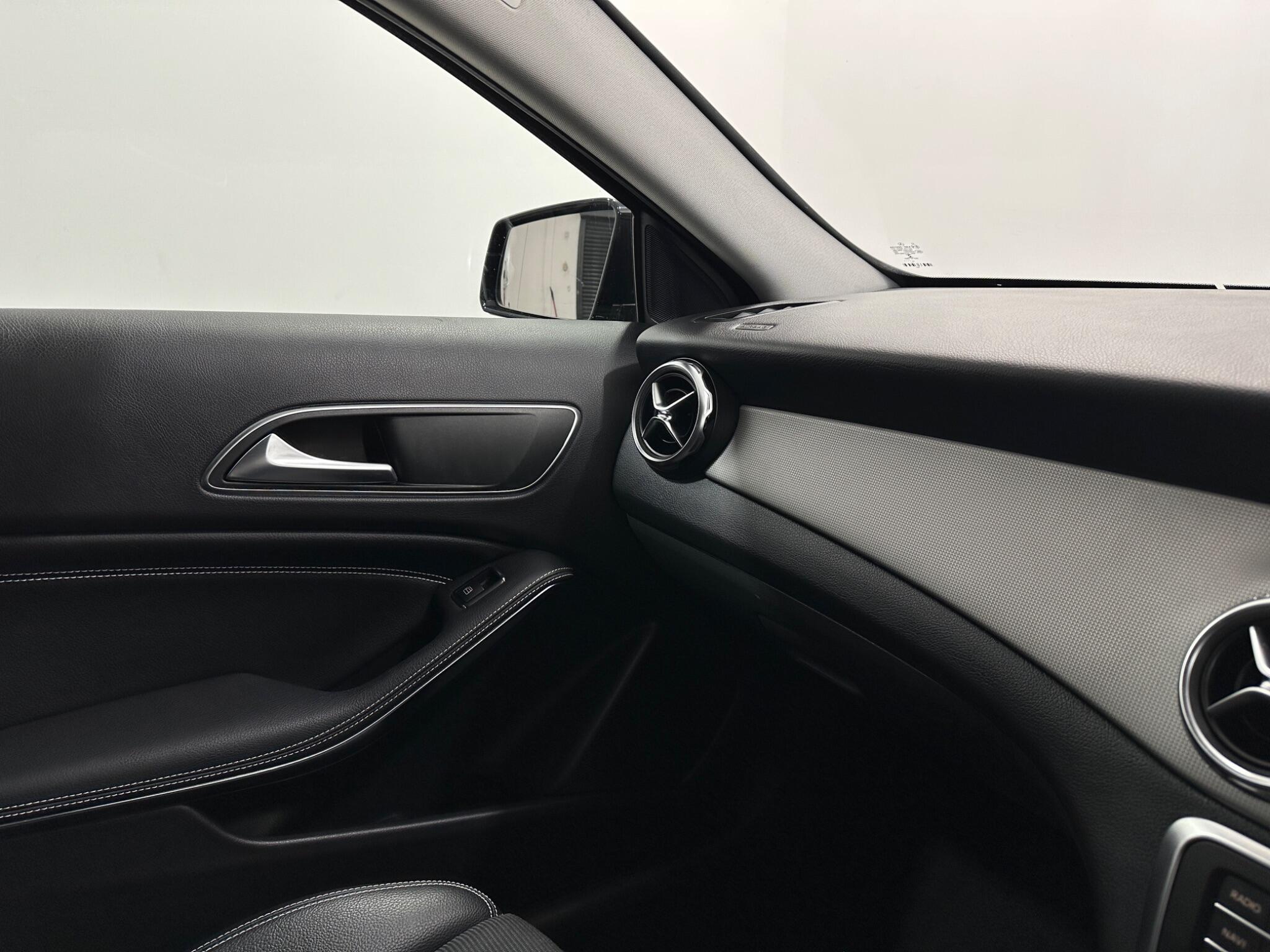 Mercedes-Benz Gla view 27