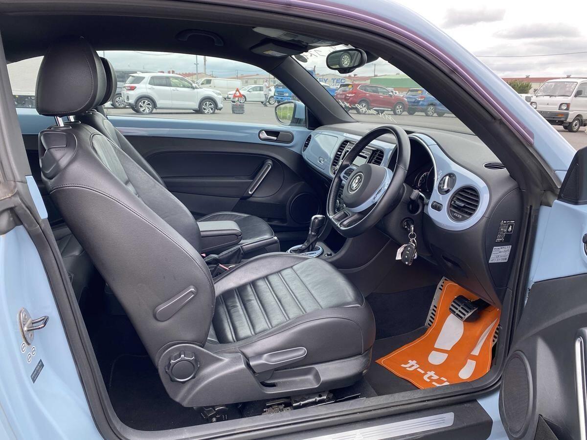 Volkswagen Beetle view 2