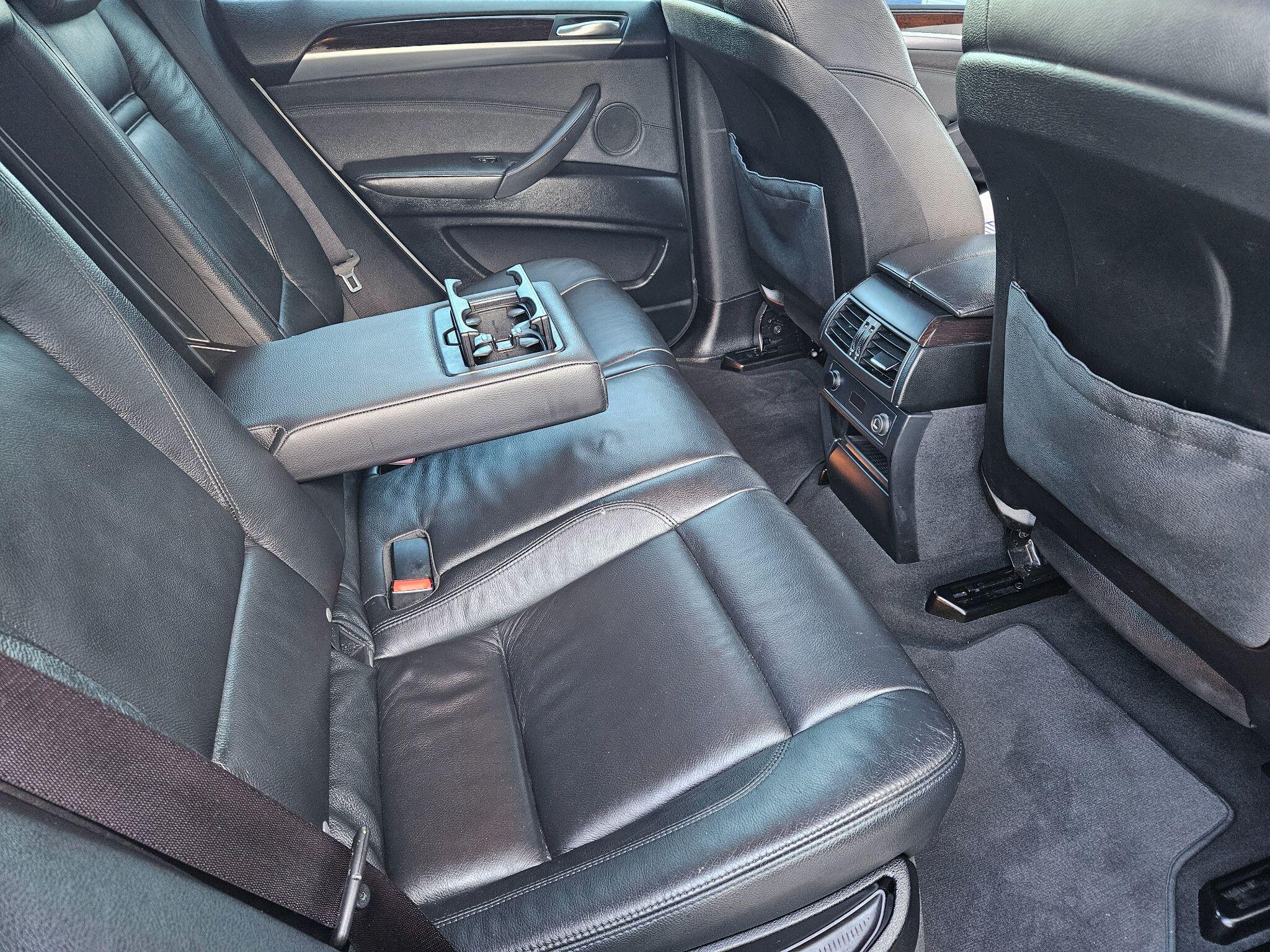 BMW X6 view 12