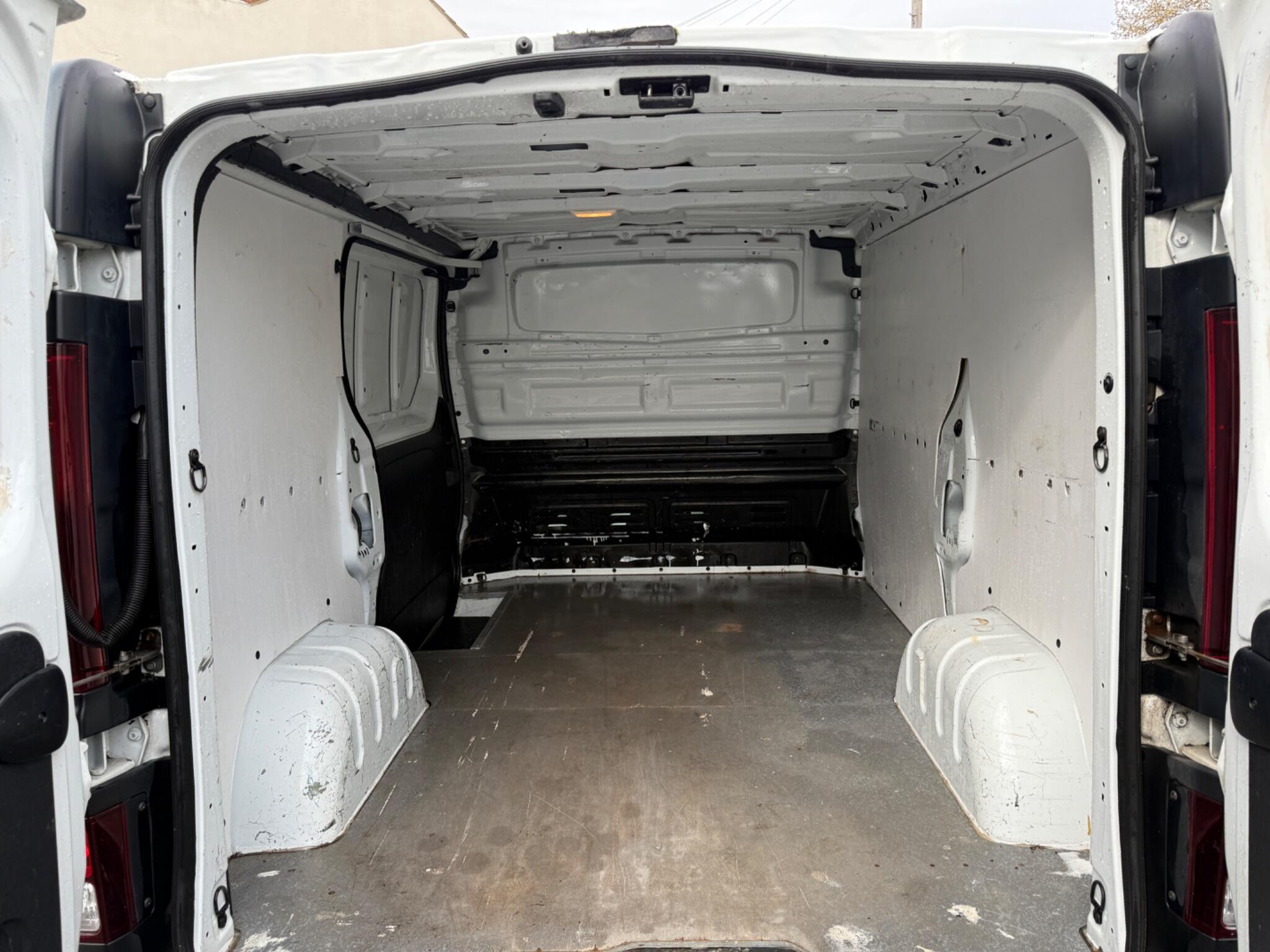 Vauxhall Vivaro - Image 32