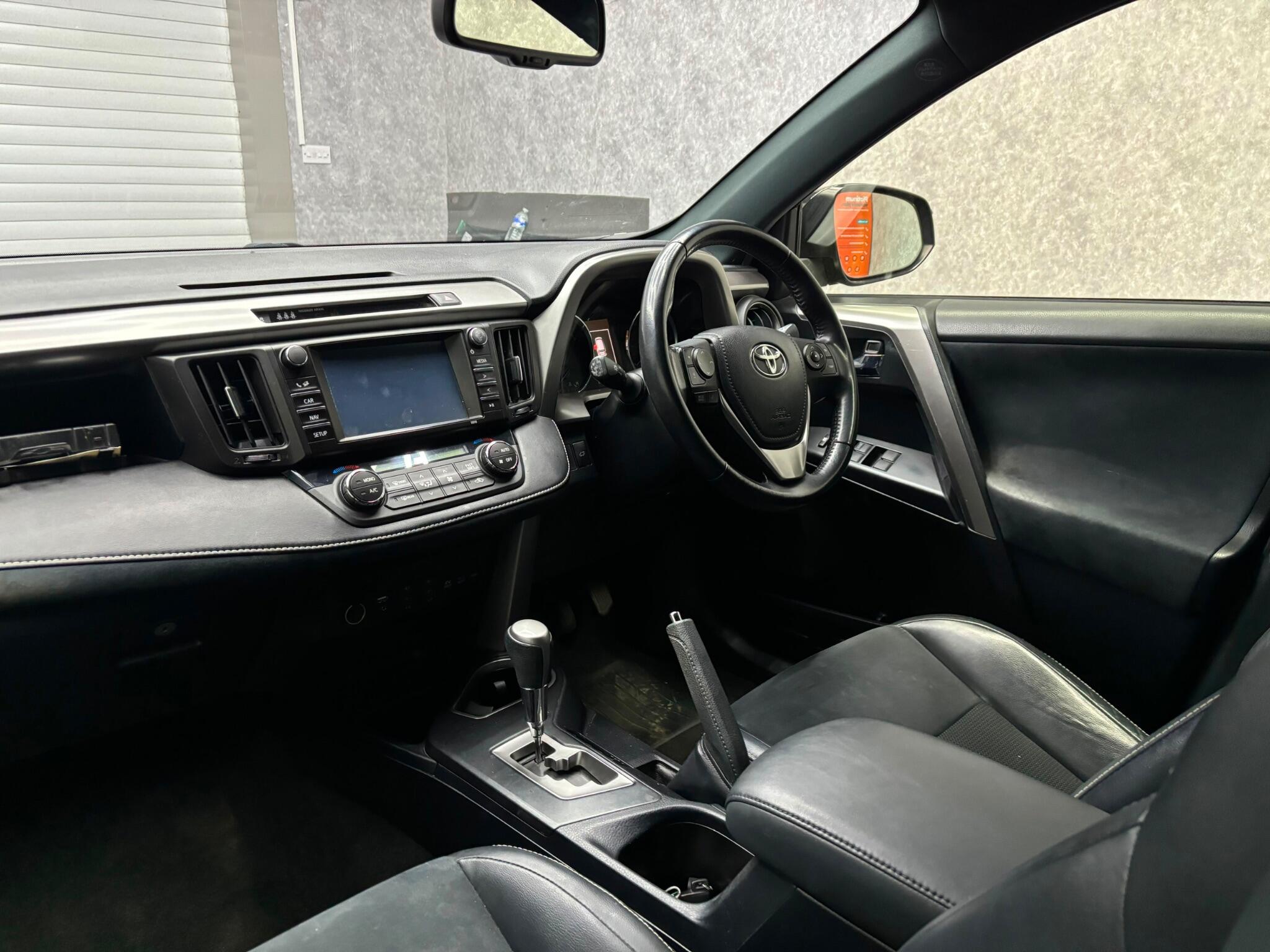 Toyota Rav4 view 7