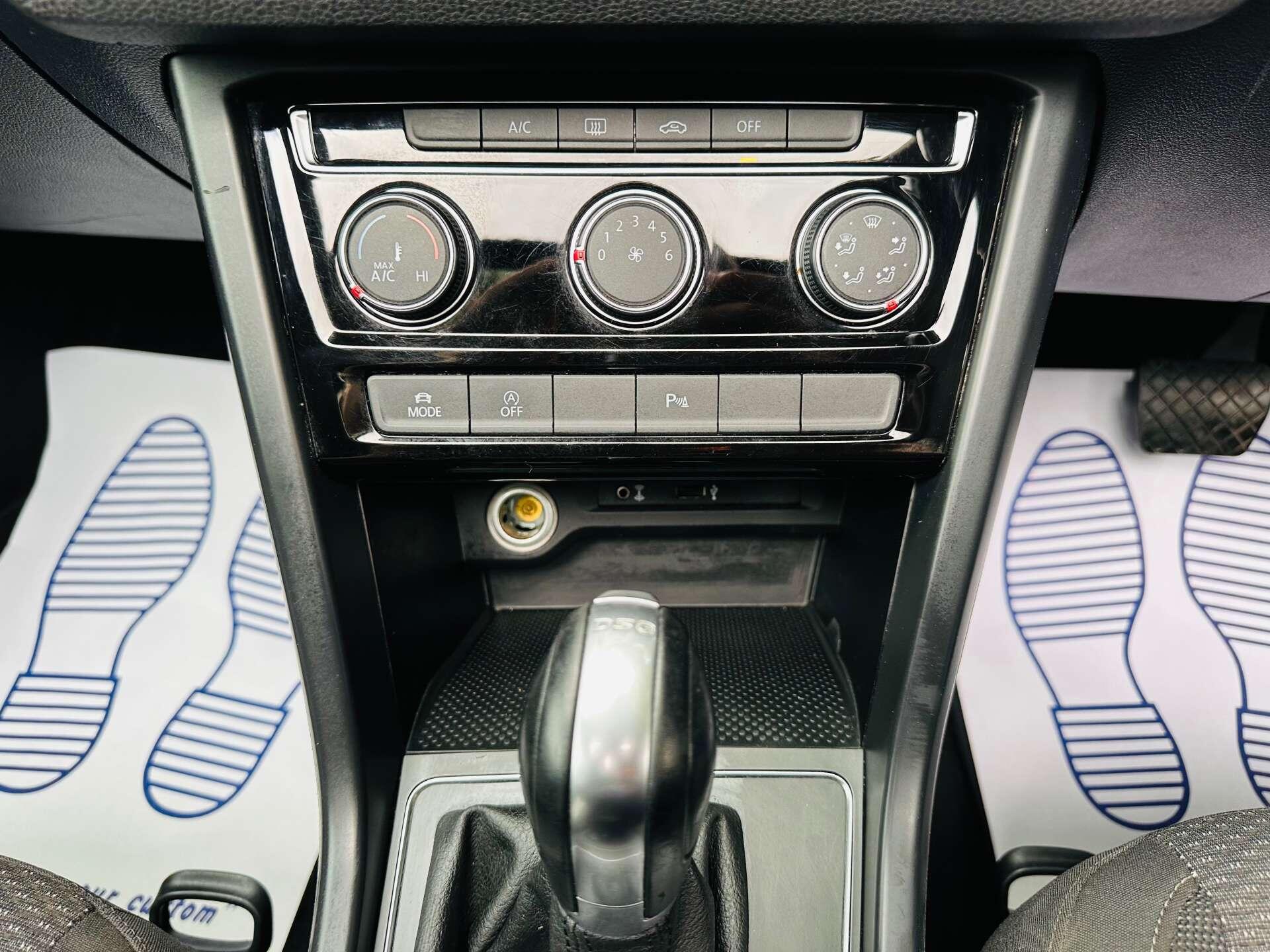 Volkswagen Touran view 16