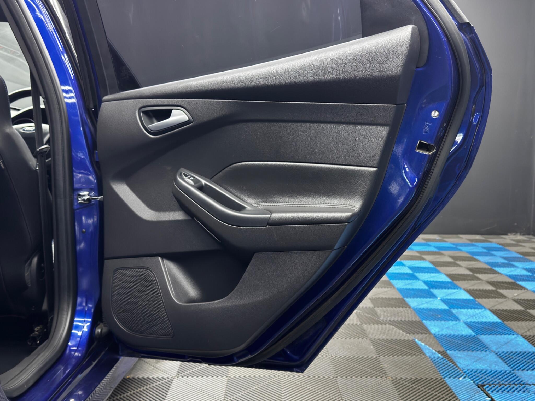 Ford Focus view 39