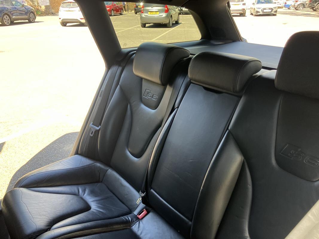 Audi S6 Avant view 18