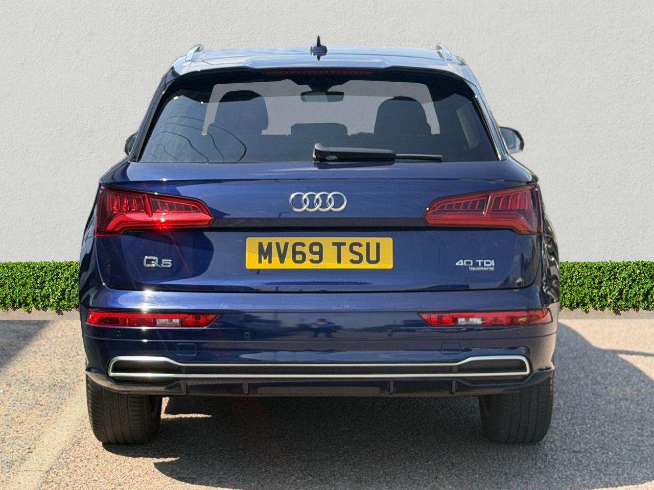 Audi Q5 view 6