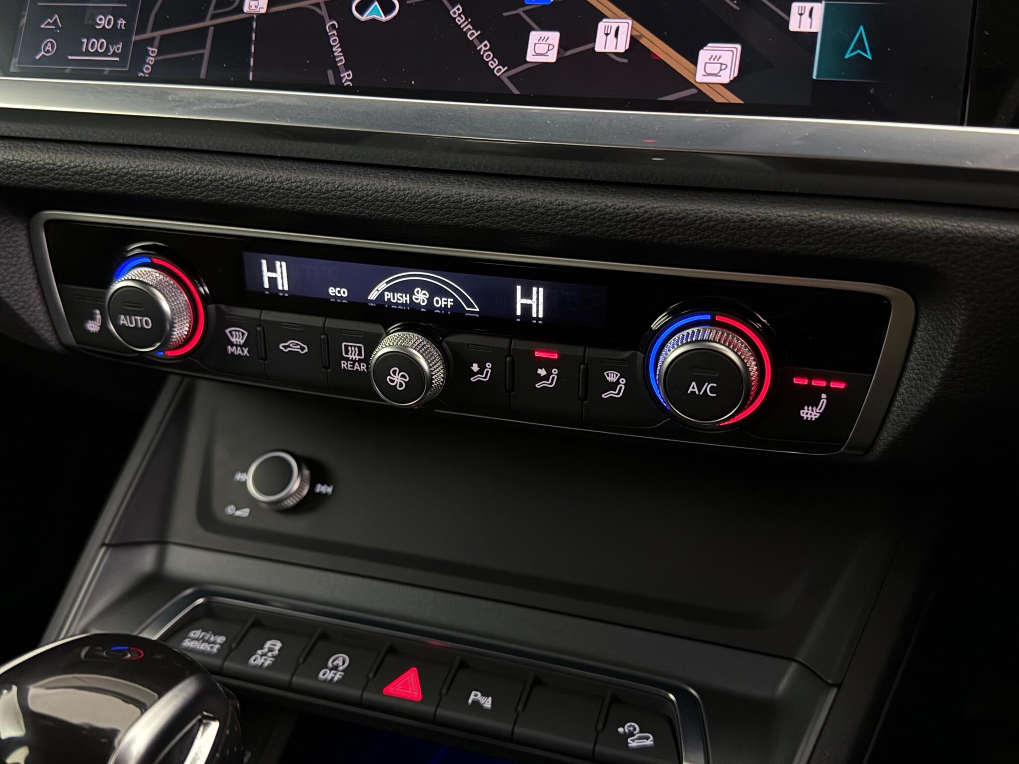 Audi Q3 view 36