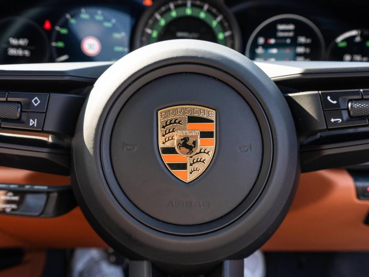 Porsche 911 view 22