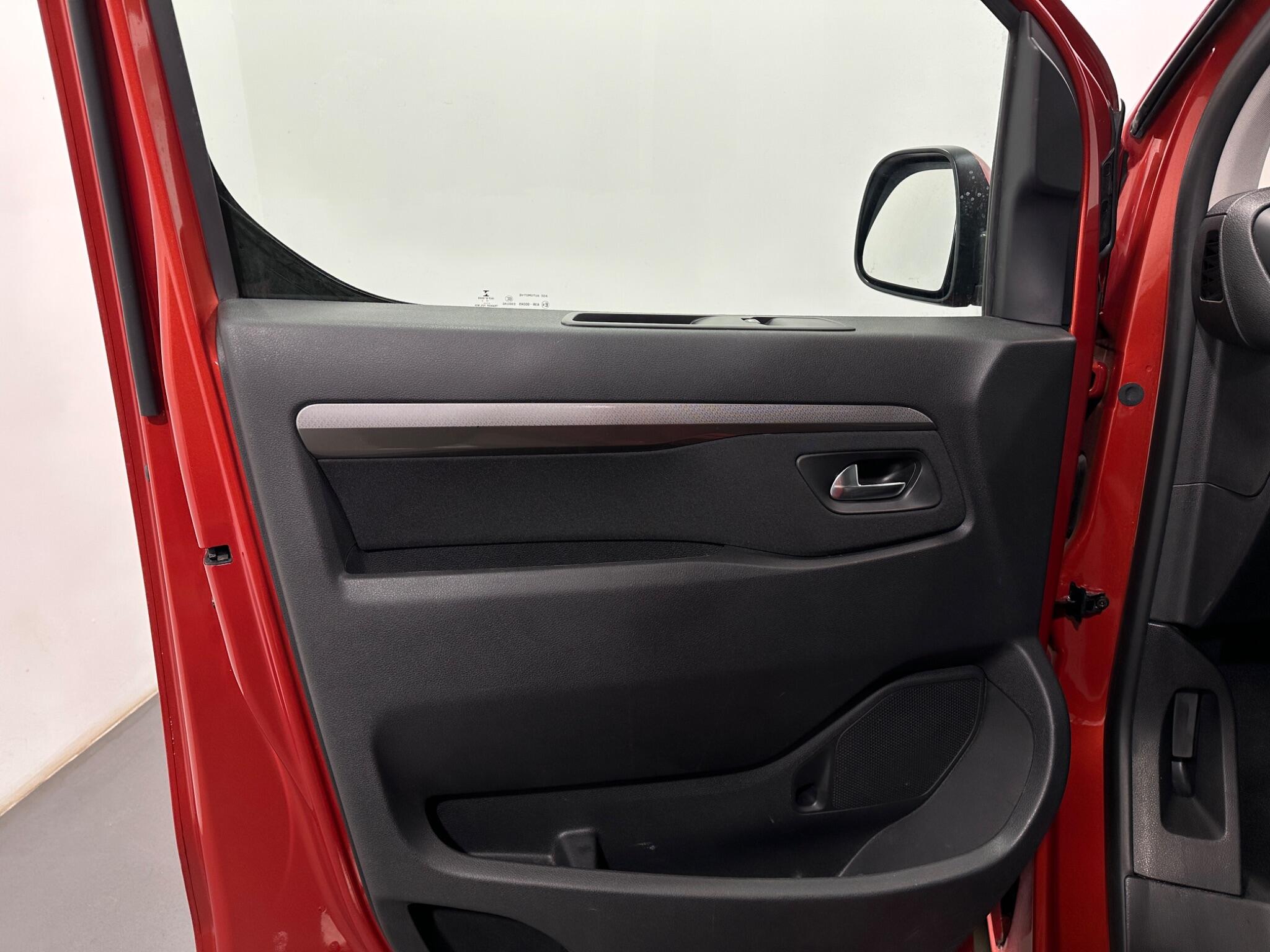 Citroen Spacetourer view 30