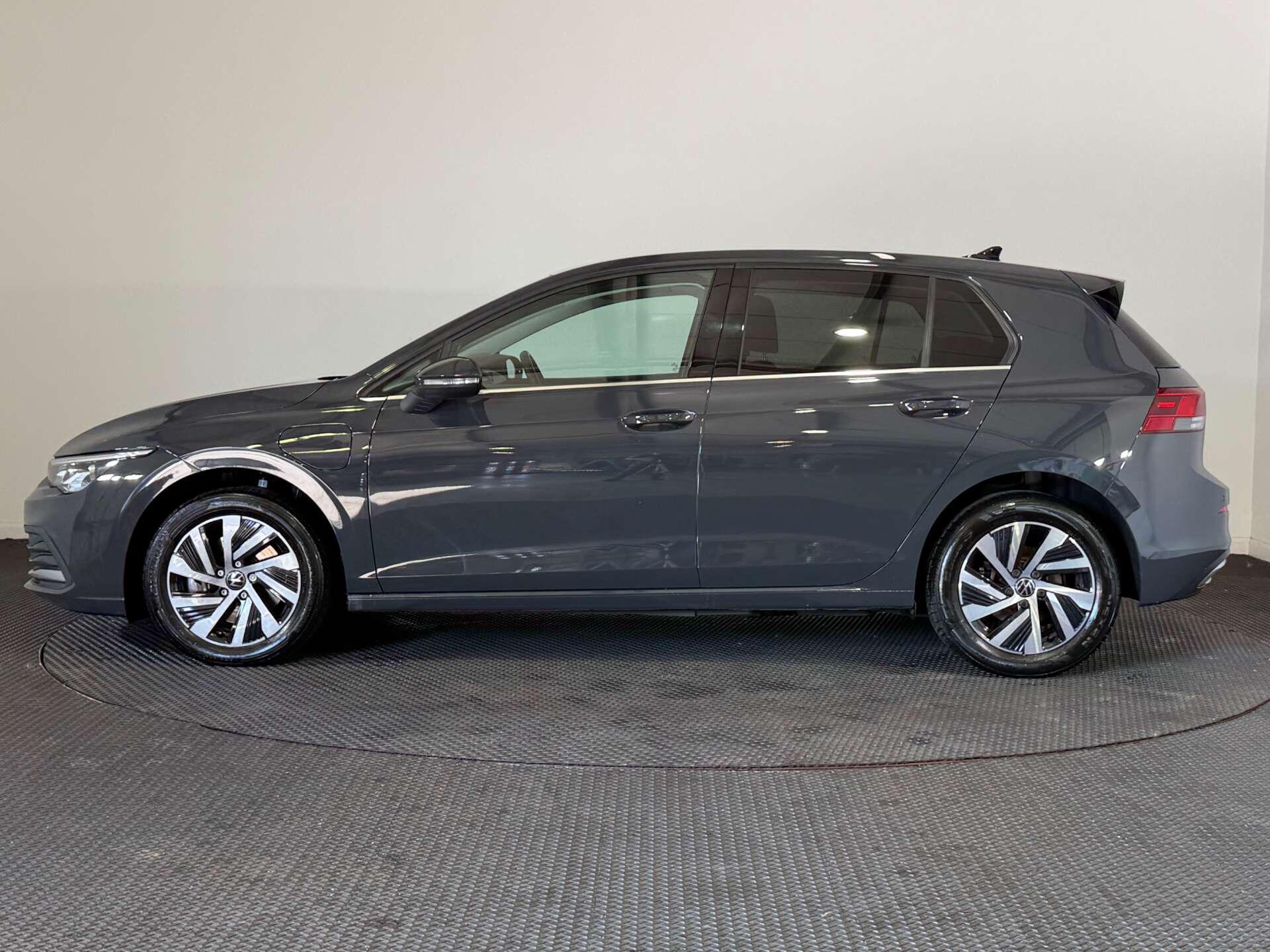 Volkswagen Golf view 4