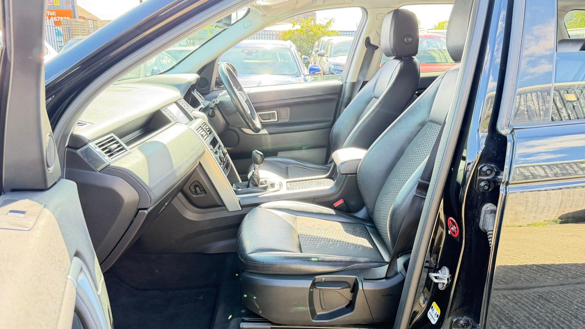 Land Rover Discovery Sport view 29