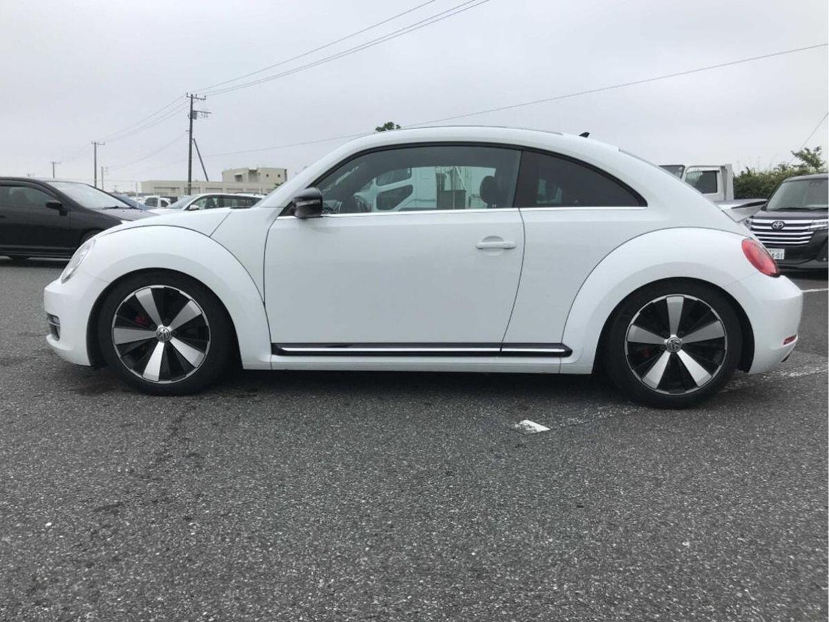 Volkswagen Beetle view 6