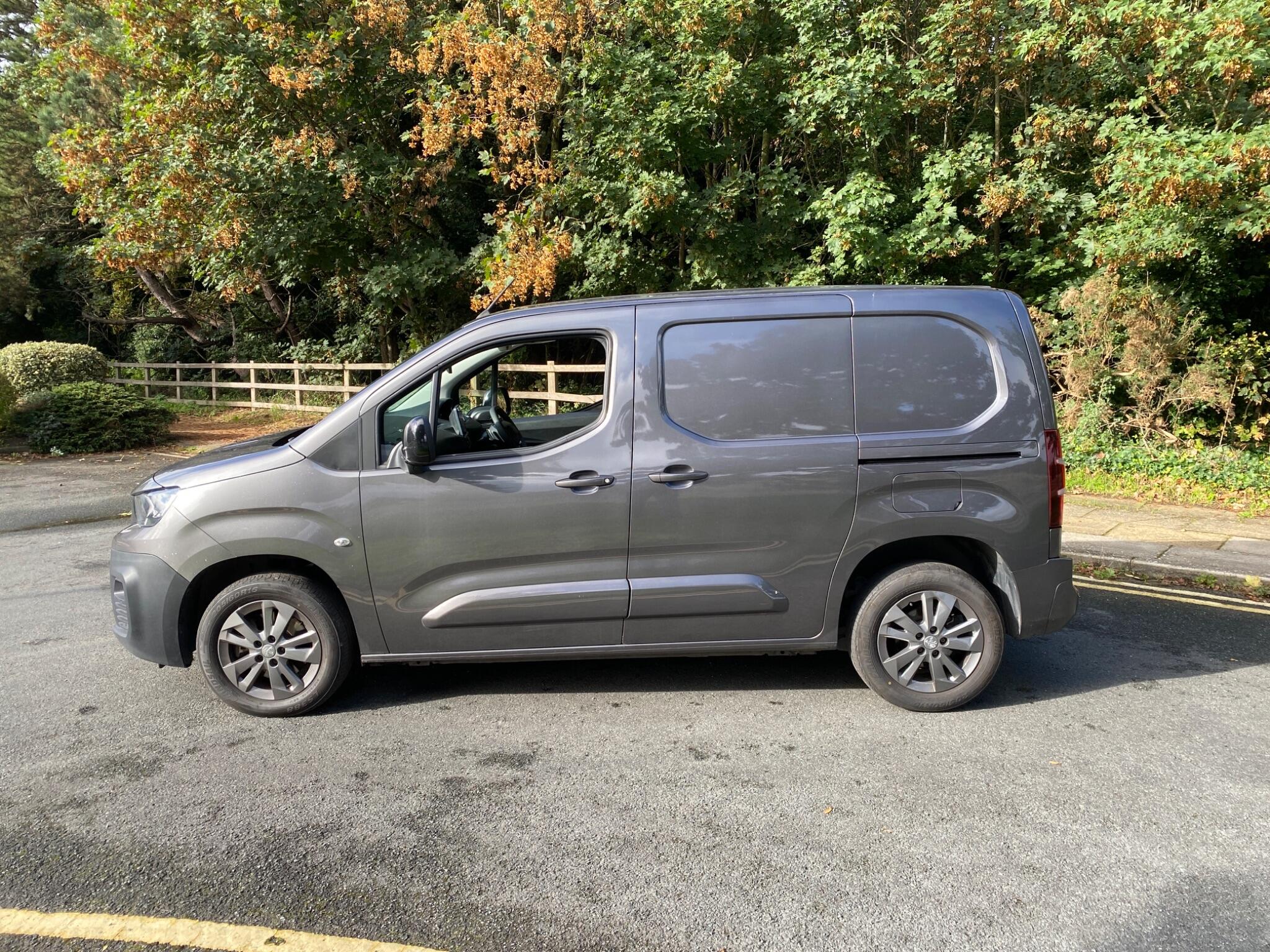 Peugeot Partner 1.5 BlueHDi 1000 Asphalt Premium Standard Panel Van EAT8 SWB Euro 6 (s/s) 5dr