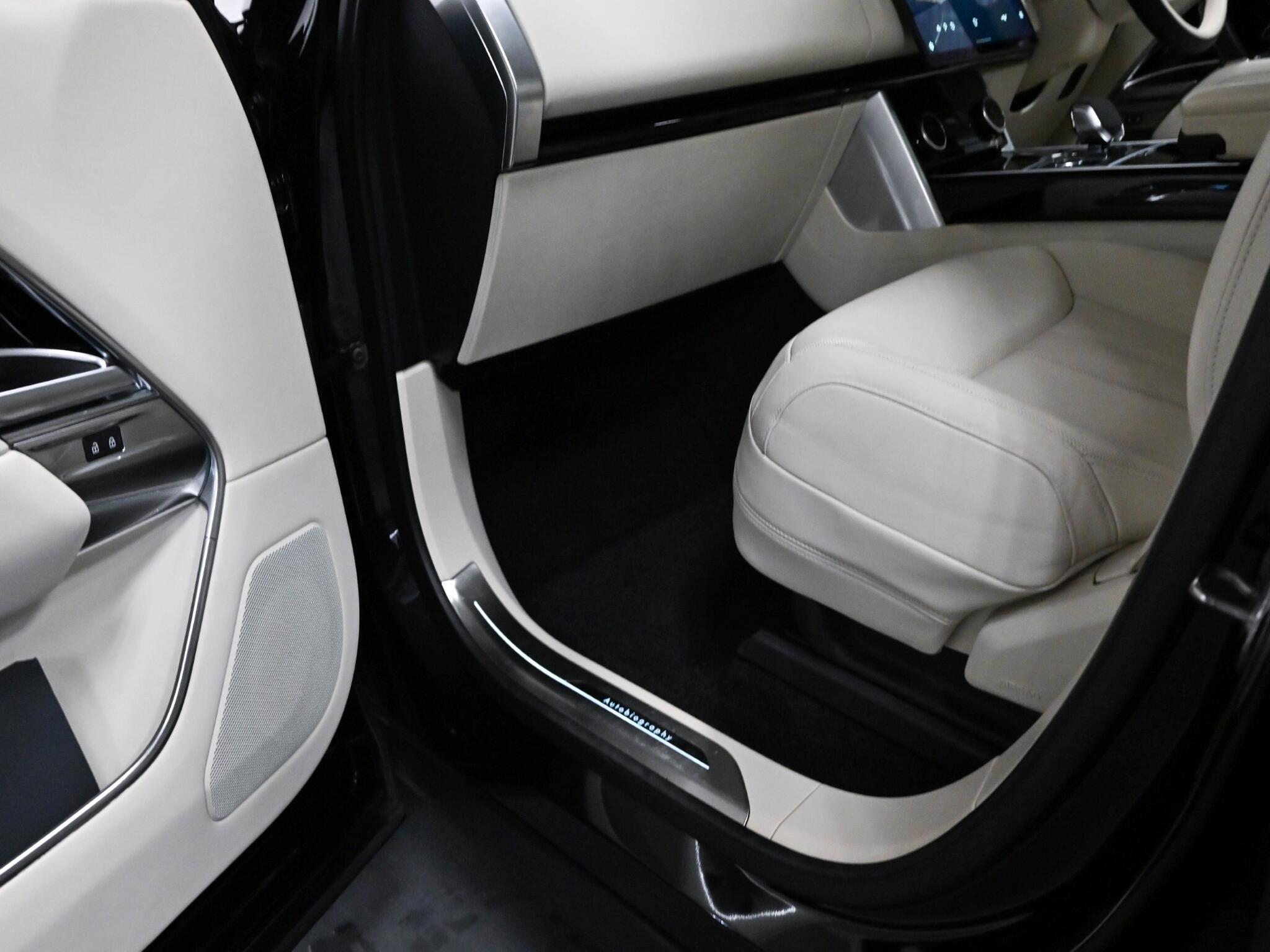Land Rover Range Rover view 29