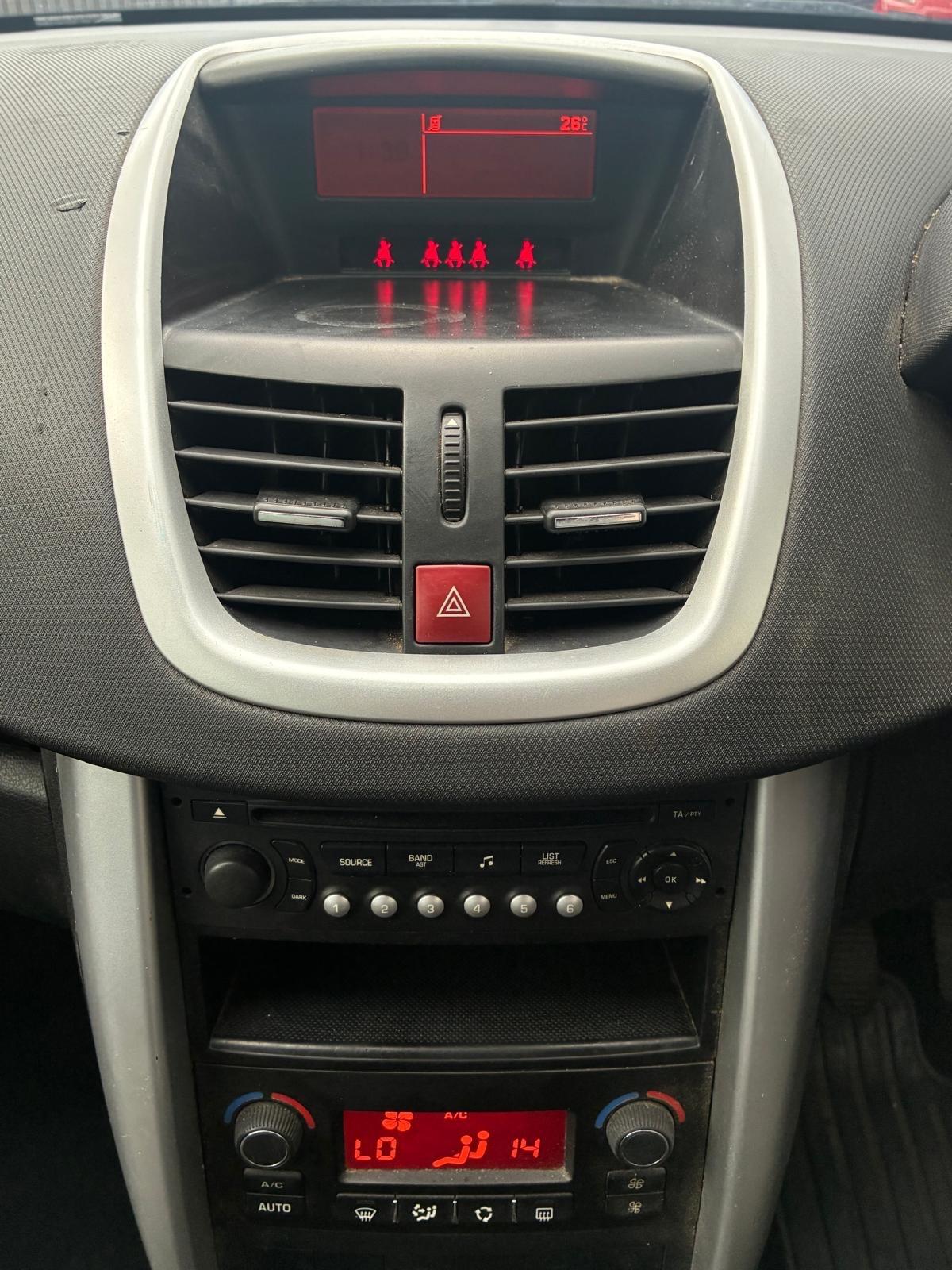 Peugeot 207 view 19