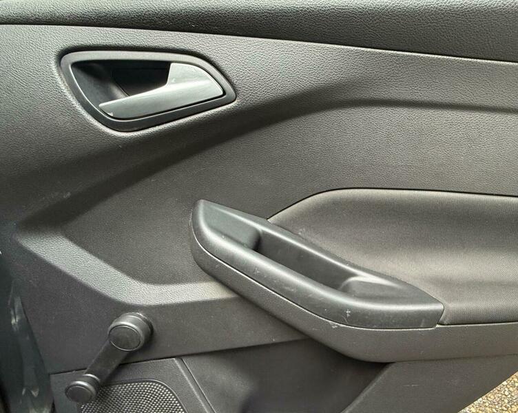 2017 Ford Focus image 25