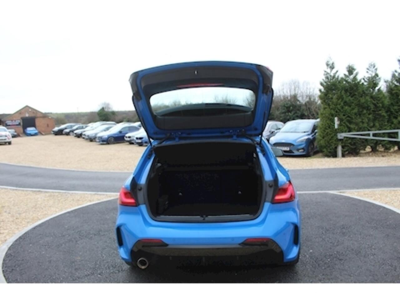 BMW 1 Series view 35