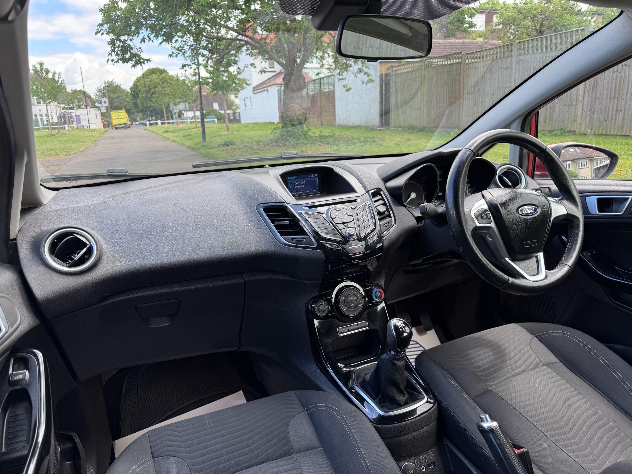 2016 Ford Fiesta image 15