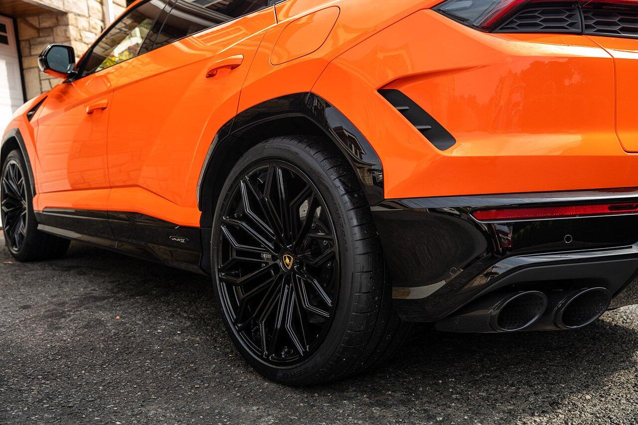 Lamborghini Urus view 11