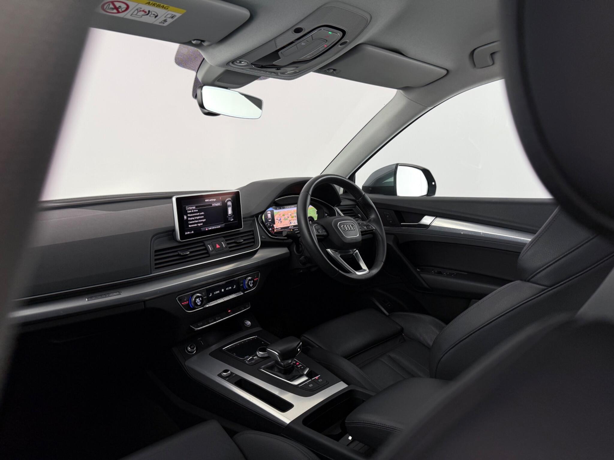 Audi Q5 view 3