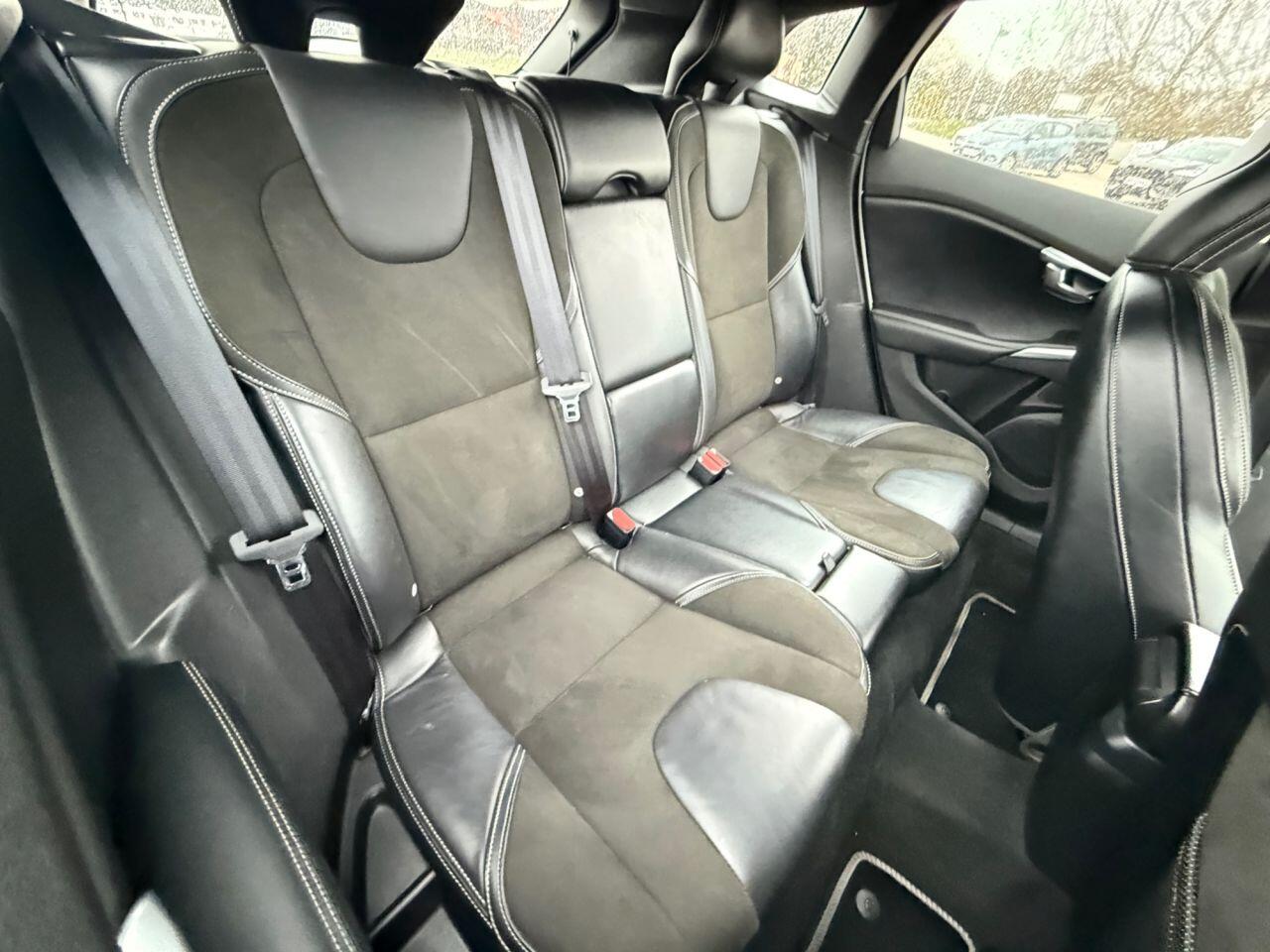 Volvo V40 view 17