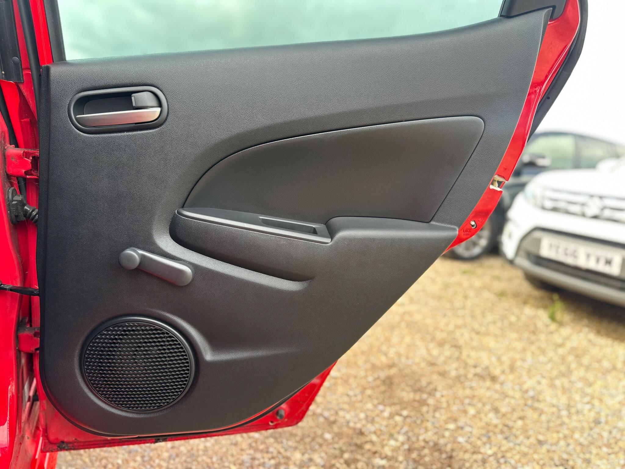 Mazda Mazda2 view 50