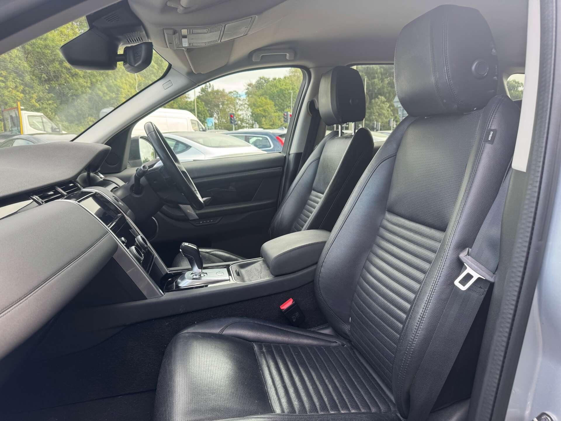 Land Rover Discovery Sport view 19