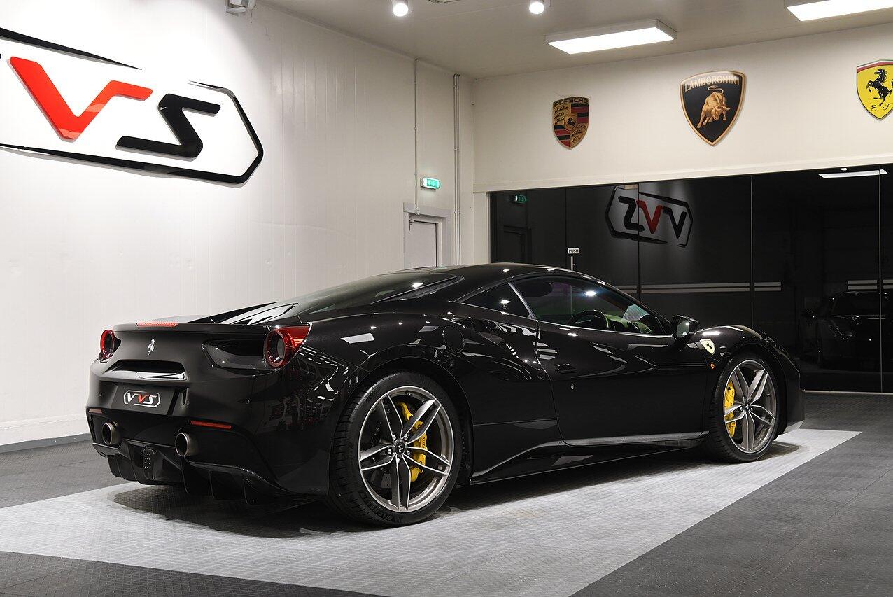 Ferrari 488 view 40